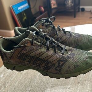 INOV camo lifting shoes. Size 8, only worn a few times. Great lifting shoes.